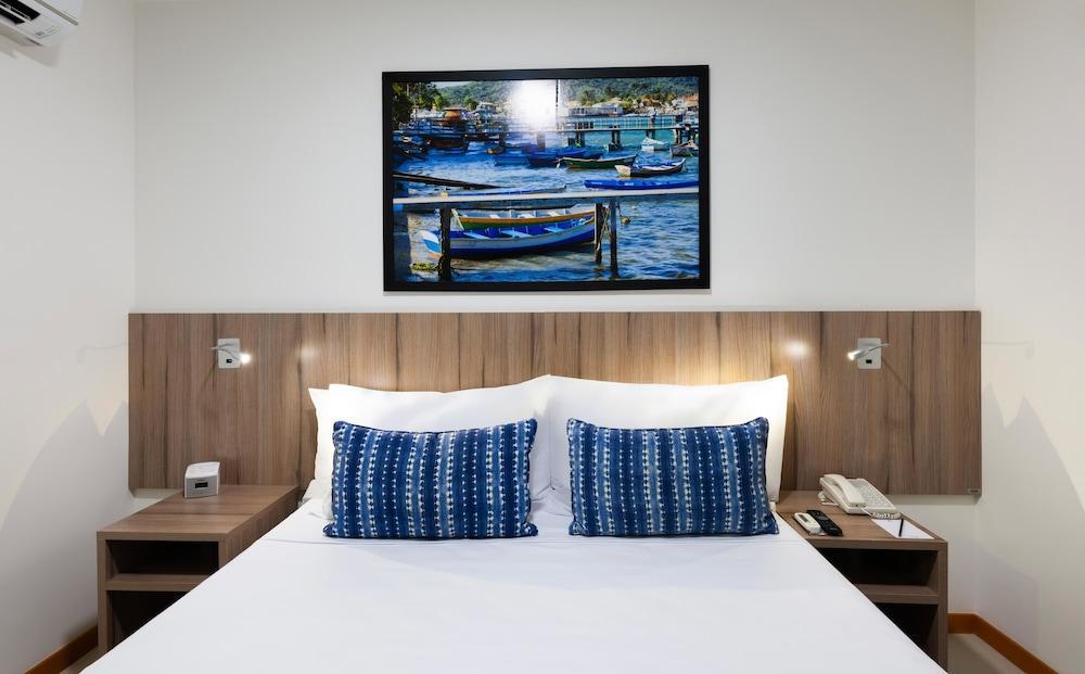 Oasis Hotel 4*